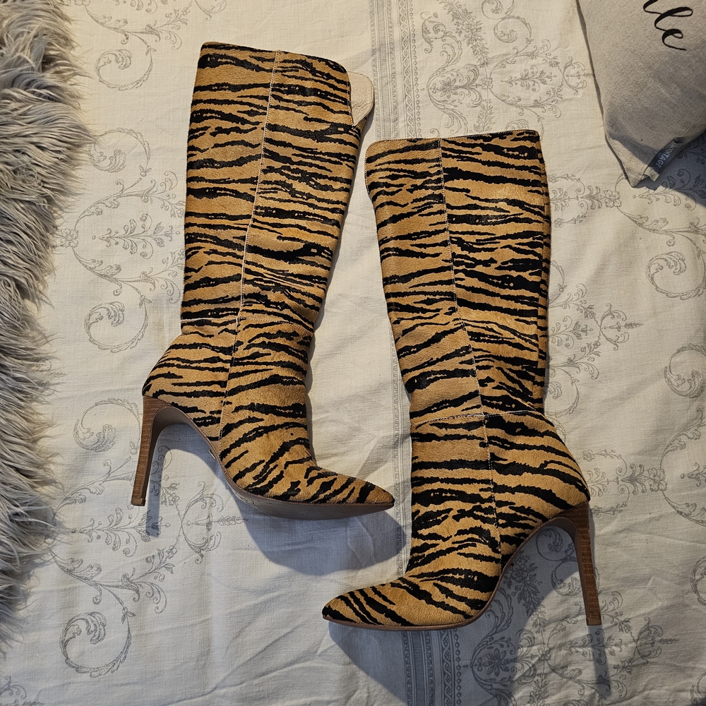 42 Gold Tiger Print Knee-High Stiletto Boots